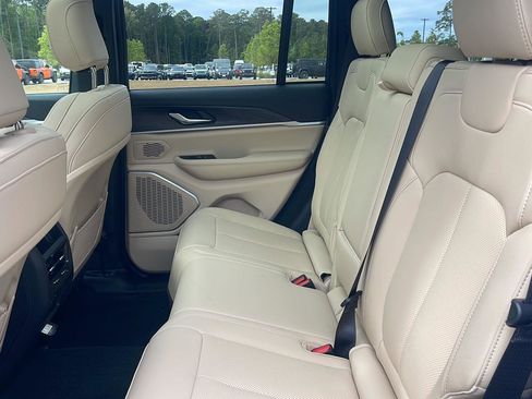 New 2026 Jeep Grand Cherokee Limited w/ Luxury Tech Group II AWD/4WD image 26