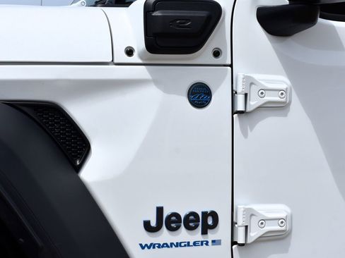 Used 2023 Jeep Wrangler Unlimited w/ Cold Weather Group AWD/4WD image 7