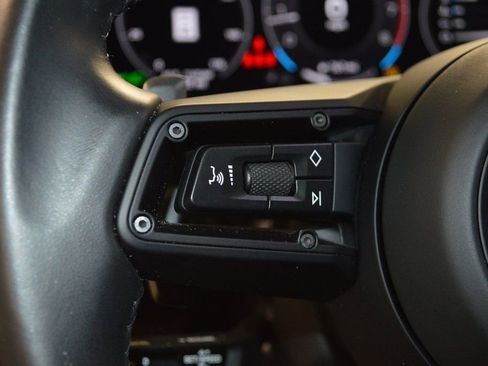 Certified 2025 Porsche Cayenne Coupe image 21