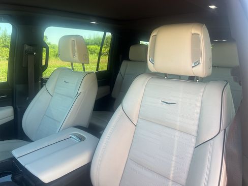 Used 2023 Cadillac Escalade ESV Sport w/ Touring Package AWD/4WD image 16