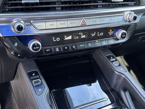 Used 2022 Kia Telluride SX w/ SX Prestige Package image 18