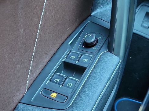 Used 2024 Volkswagen Tiguan SEL R-Line w/ MDO Package, Two-Row image 13