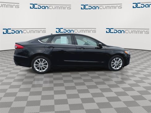Used 2020 Ford Fusion SE image 9