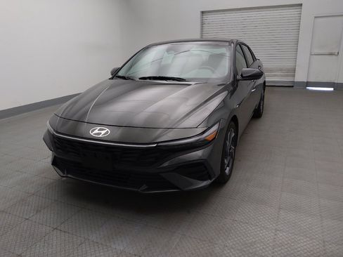 Used 2025 Hyundai Elantra SEL FWD image 15