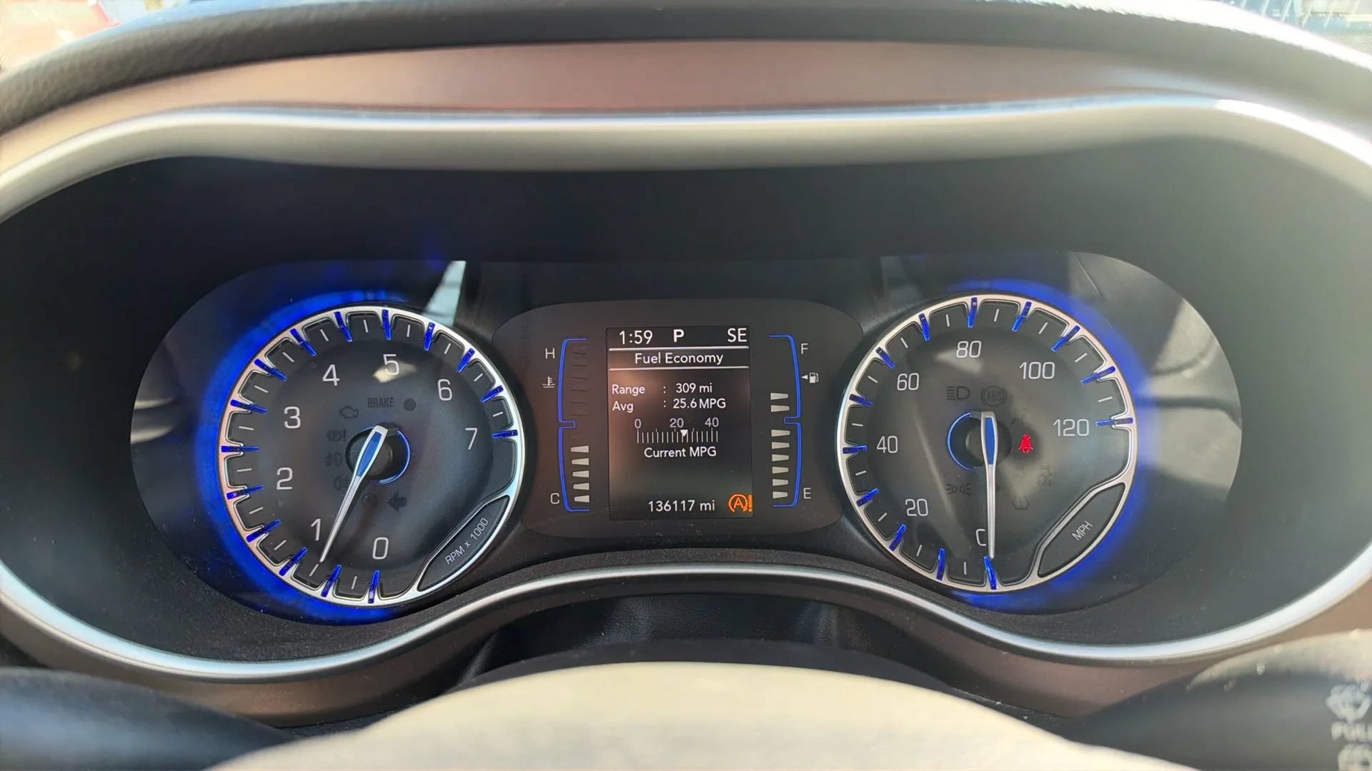 Used 2018 Chrysler Pacifica Touring-L w/ Tire & Wheel Group FWD image 14