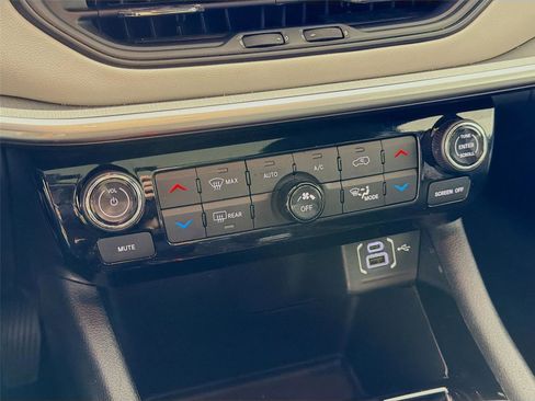 Used 2025 Jeep Compass Limited w/ Elite Group image 18