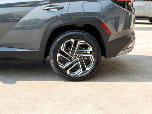 Used 2025 Hyundai Tucson Limited AWD/4WD image 33