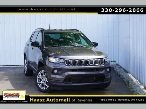 Used 2023 Jeep Compass Latitude AWD/4WD image 1