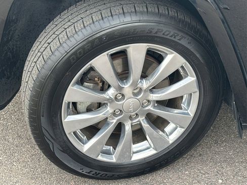 Used 2018 Jeep Cherokee Overland image 29