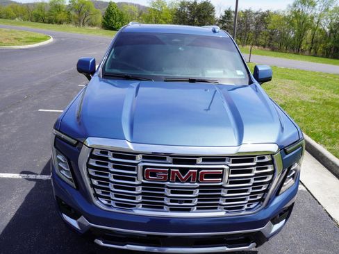 Used 2026 GMC Yukon XL Elevation w/ Elevation Premium Package image 3