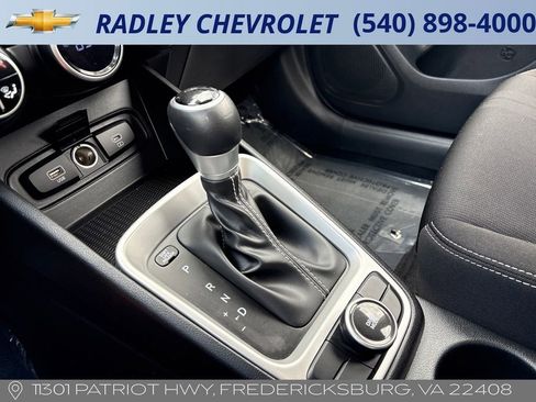 Used 2025 Hyundai Venue SEL FWD image 11