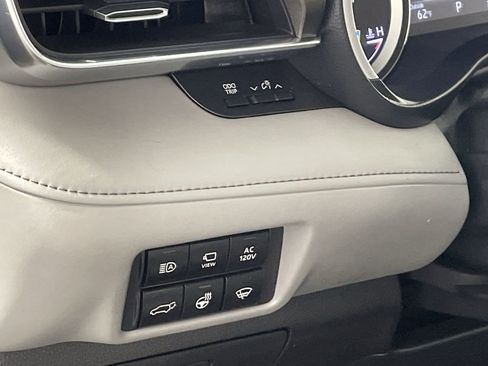 Used 2022 Toyota Highlander Limited image 13