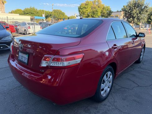 Used 2010 Toyota Camry LE FWD image 4