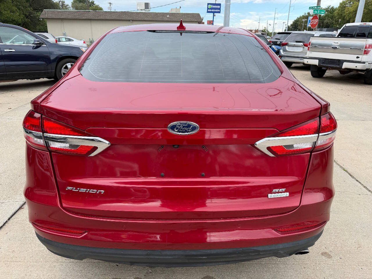 Used 2020 Ford Fusion SE FWD image 6