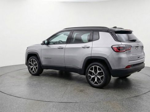 Used 2025 Jeep Compass Limited image 6