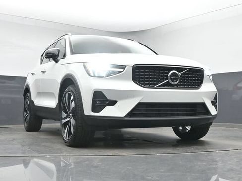New 2026 Volvo XC40 B5 Plus w/ Climate Package AWD/4WD image 37