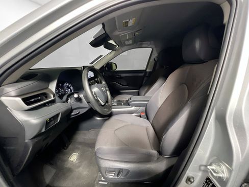 Used 2023 Toyota Highlander L FWD image 14
