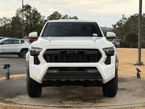 Used 2024 Toyota Tacoma TRD Off-Road image 2