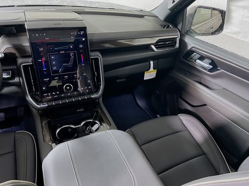 New 2026 GMC Yukon XL Elevation image 20