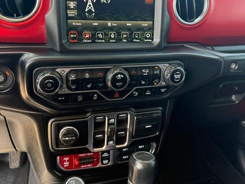 Used 2021 Jeep Gladiator Rubicon AWD/4WD image 12