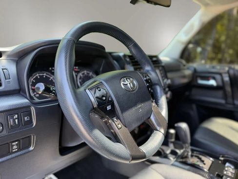 Used 2020 Toyota 4Runner Venture w/ Moonroof Package AWD/4WD image 12
