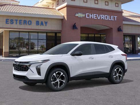 New 2026 Chevrolet Trax RS FWD image 2
