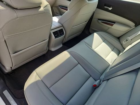 Used 2015 Acura TLX FWD image 11