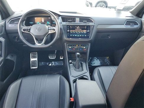 Certified 2022 Volkswagen Tiguan SE R-Line image 14