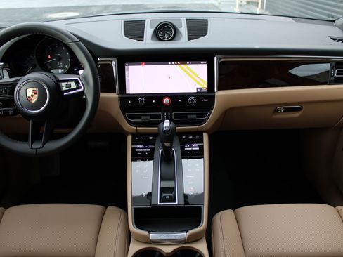 New 2026 Porsche Macan image 22