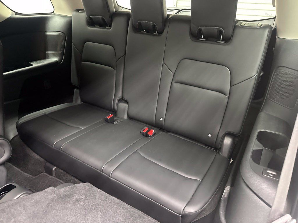Used 2025 Nissan Pathfinder Platinum FWD image 10