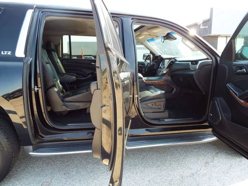 Used 2015 Chevrolet Suburban LTZ image 29