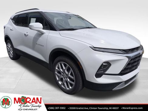 Used 2024 Chevrolet Blazer LT FWD image 2