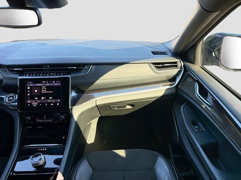 Used 2022 Jeep Grand Cherokee Altitude image 18