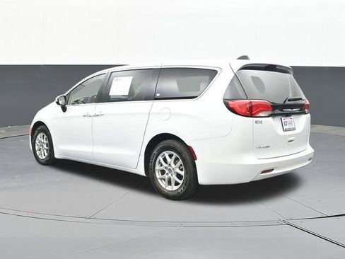 Used 2022 Chrysler Voyager LX FWD image 10