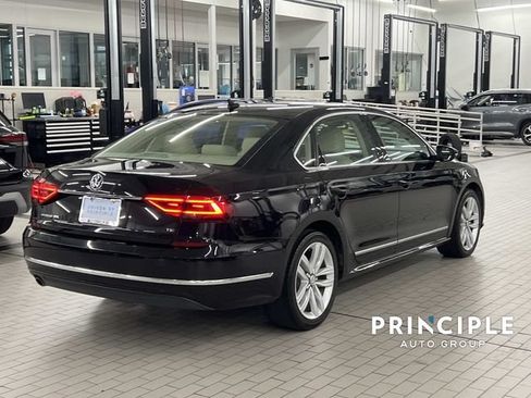 Used 2017 Volkswagen Passat 1.8T SEL Premium FWD image 11
