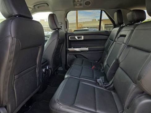 Used 2022 Ford Explorer XLT w/ Equipment Group 202A AWD/4WD image 10