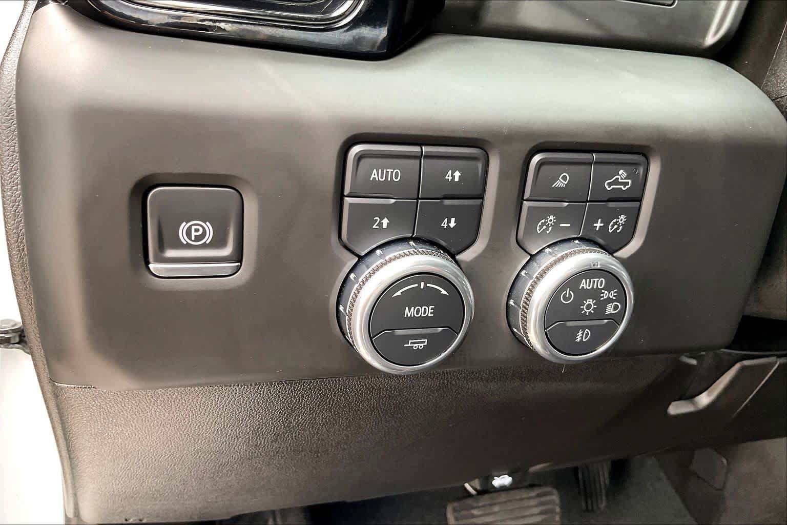 Used 2025 GMC Sierra 2500 AT4 AWD/4WD image 14