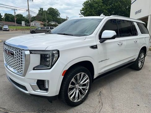 Used 2021 GMC Yukon XL Denali w/ Denali Premium Package AWD/4WD image 4