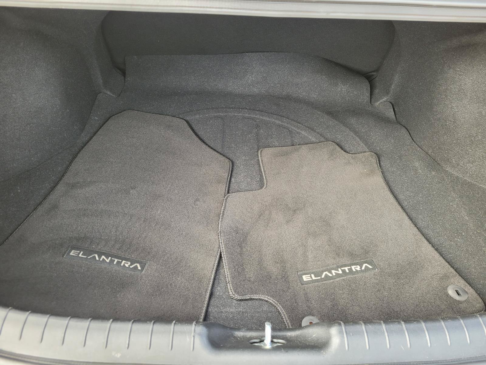Used 2023 Hyundai Elantra SEL w/ Convenience Package FWD image 19