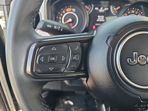 Used 2025 Jeep Wrangler Unlimited Sport AWD/4WD image 16