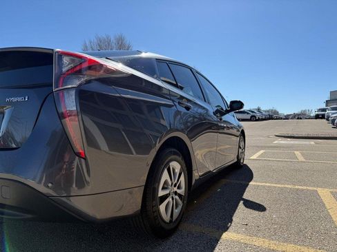 Used 2017 Toyota Prius Four w/ Premium Convenience Package image 11