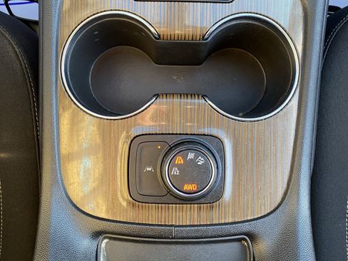 Used 2021 GMC Acadia SLE image 14