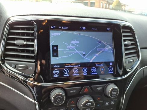 Used 2019 Jeep Grand Cherokee Limited image 10