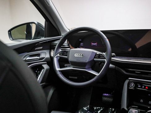 Certified 2025 Audi Q5 2.0T Premium Plus w/ Premium Plus image 16