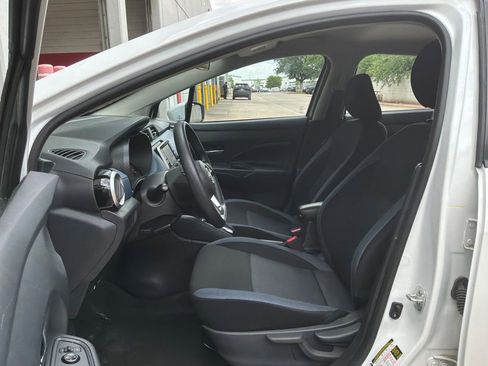 Used 2025 Nissan Versa SV FWD image 10