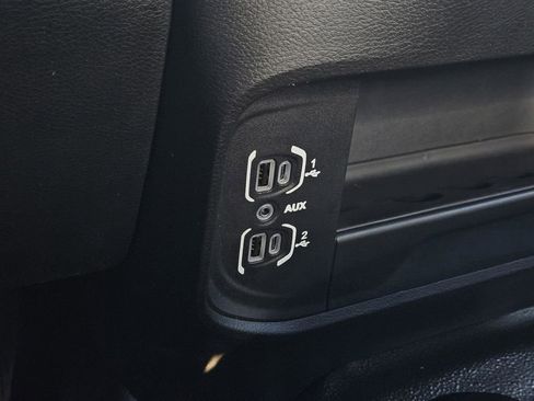 Used 2024 RAM 2500 Tradesman w/ Chrome Appearance Group image 25