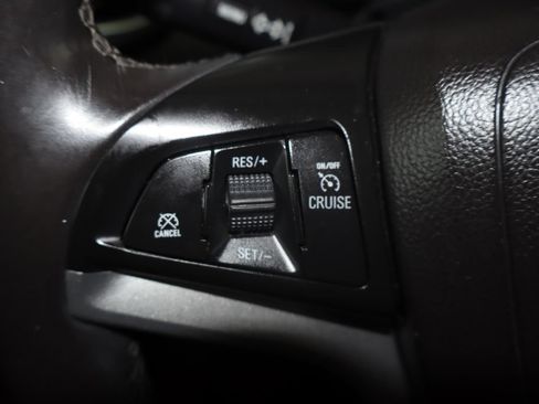 Used 2021 Chevrolet Trax LT w/ Midnight Edition FWD image 19
