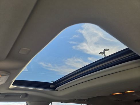 Used 2021 Toyota Highlander Limited image 11