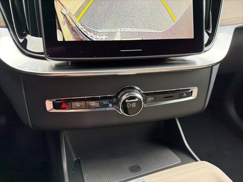 New 2026 Volvo XC90 B6 Plus image 18