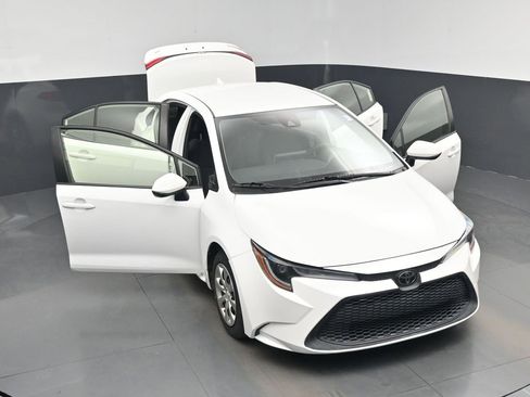 Used 2020 Toyota Corolla LE image 54